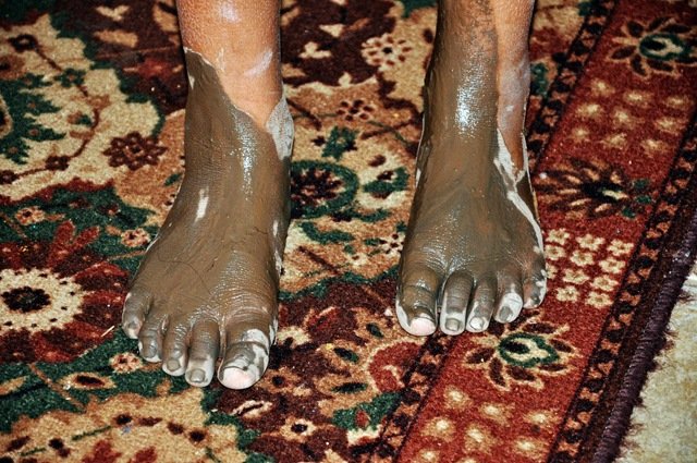muddy feet 001_thumb.jpg