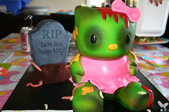 hello-kitty-zombie-cake2.jpg