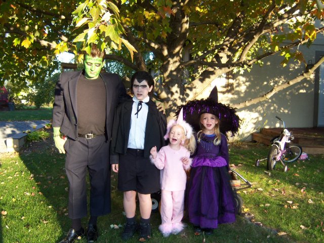familyhalloween.jpg