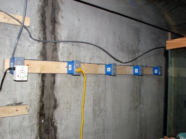 20 Amp outlets 001 (post).JPG